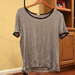 Black and white stripe tee
